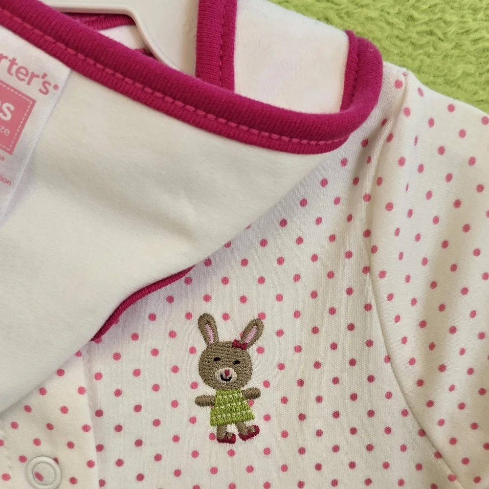 NWT  0-3M  HONEY BUNNY ~  FOOTIE + BIB - Carters 2-PIECE  Pink Poka-dot SET (Q1)